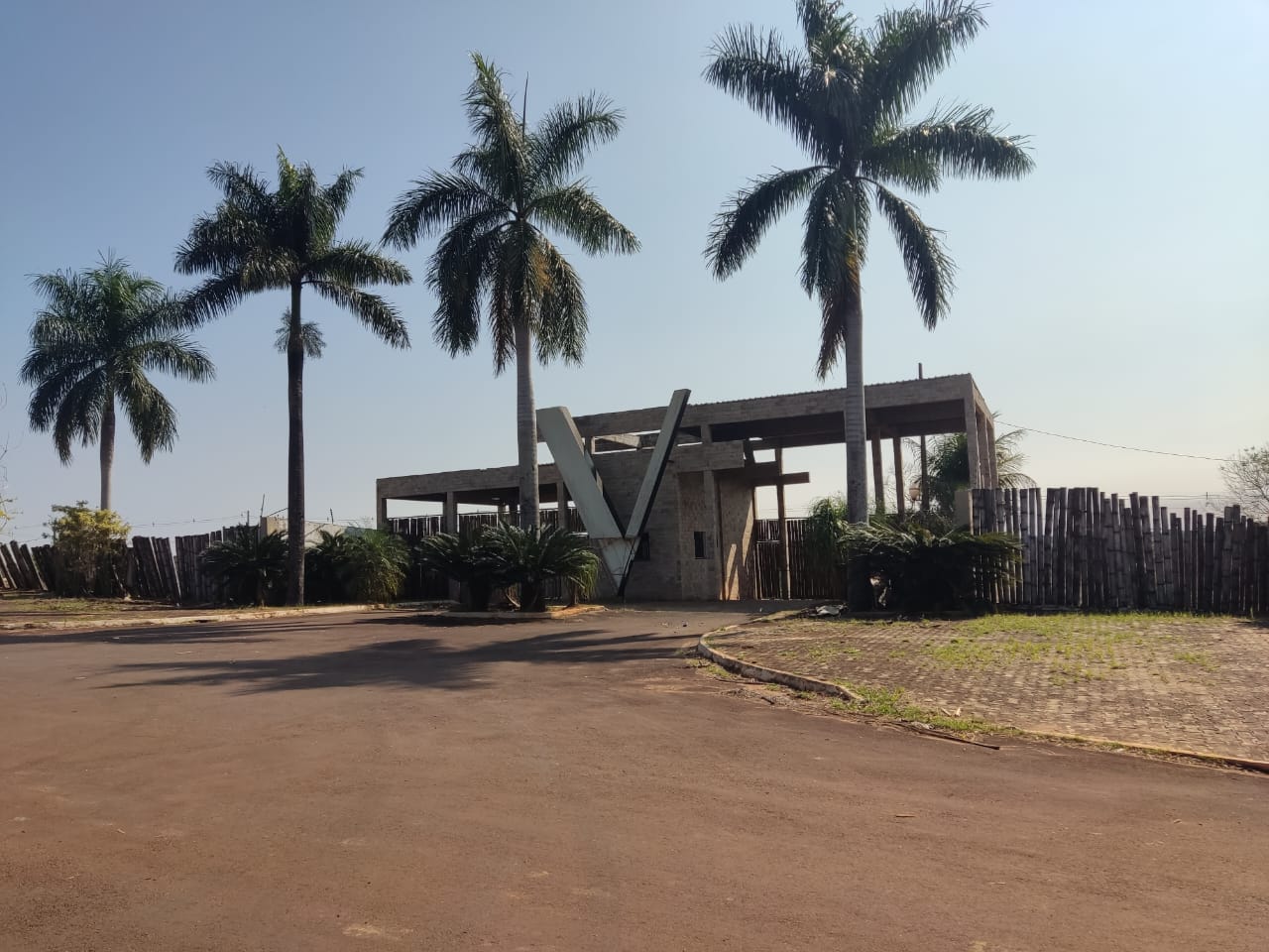 DESCRICAO TRG: LOTE - LOTEAMENTO PARQUE RESIDENCIAL VIVA.RUA SAO PAULO, No123, LOTE 01 DA QUDRA 05, PEROLA/PR.AREA TERRENO: 597,50M2.MATRICULA: 12.311 DO SRI DE PEROLA/PR.CONTRIBUINTE: 6859000 - PREFEITURA DE PEROLA/PR..COMPLEMENTO TRG: * DESOCUPADO..* OS DEBITOS DE IPTU SERAO QUITADOS PELO VENDEDOR ATE A DATA DO LEILAO. — foto principal